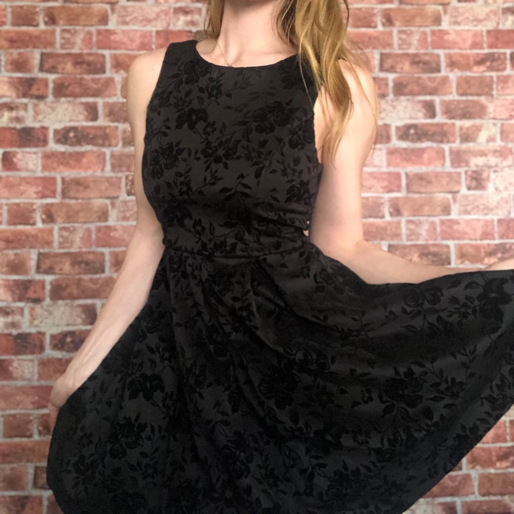 Dress - Picture 4 of 5
